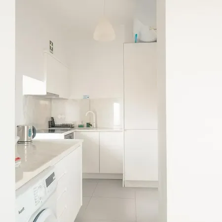 Charming 2br Steps From Castelo De S. Jorge | By Airnest * Lissabon