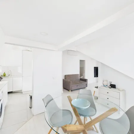 Charming 2br Steps From Castelo De S. Jorge | By Airnest * Lissabon