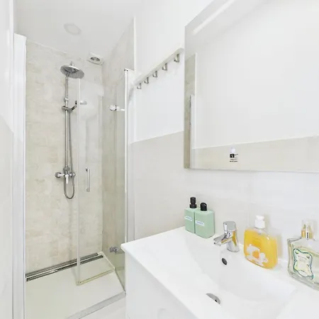 شقة Charming 2br Steps From Castelo De S. Jorge | By Airnest *