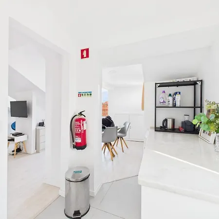 Charming 2br Steps From Castelo De S. Jorge | By Airnest Appartamento