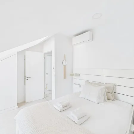 דירה Charming 2br Steps From Castelo De S. Jorge | By Airnest ליסבון