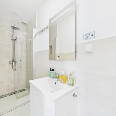 Charming 2br Steps From Castelo De S. Jorge | By Airnest דירה